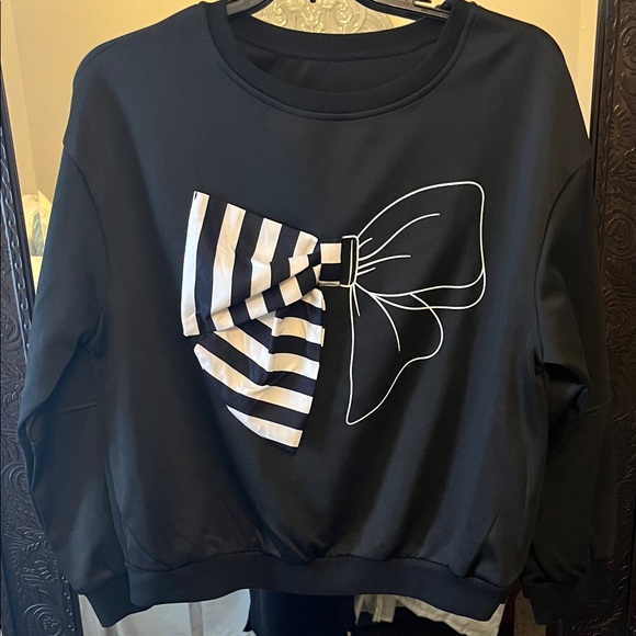 SHEIN Tops - SHEIN Black Sweatshirt with Striped Bow